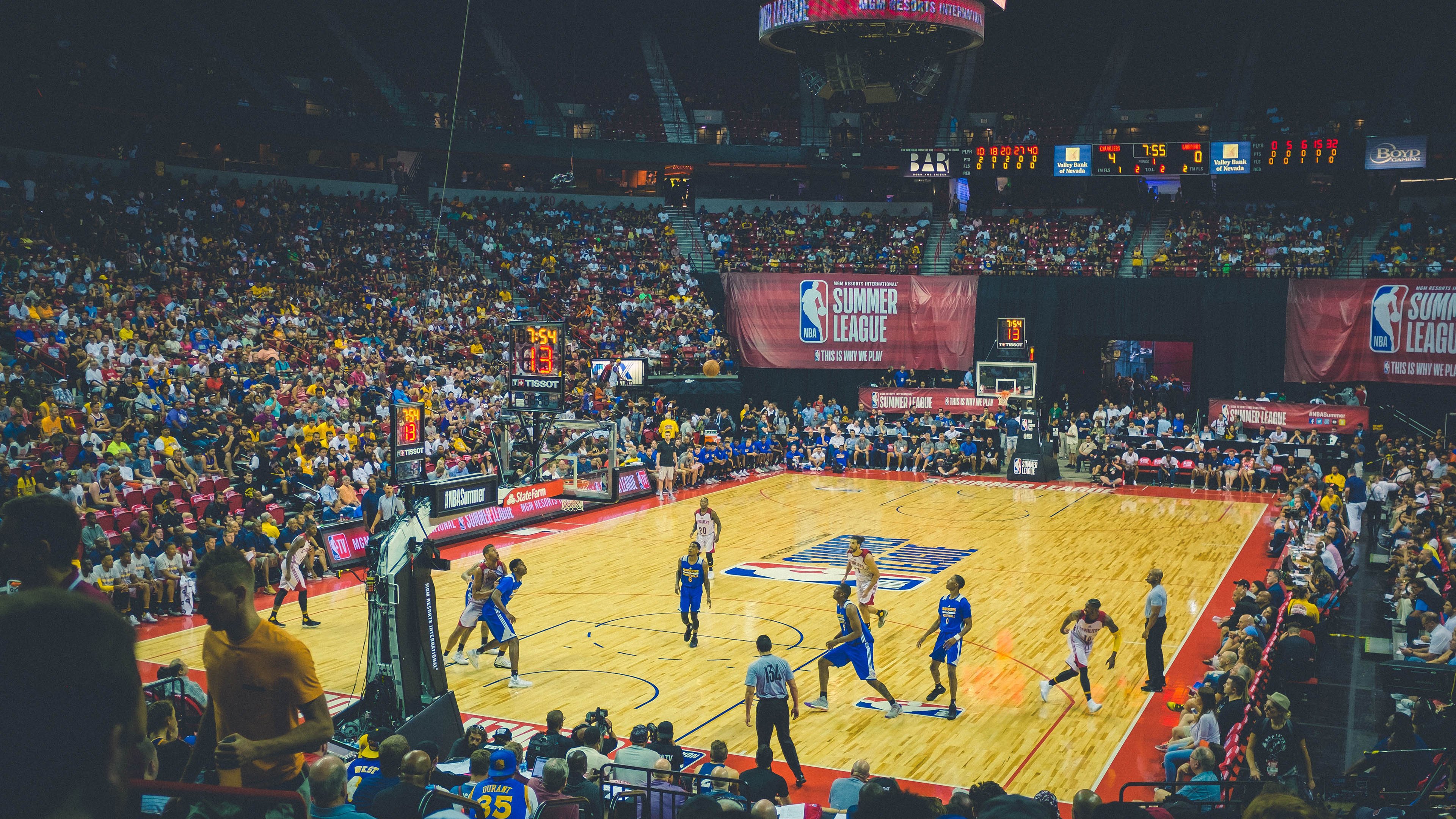 综合体育系助力校园体育节 多项公开赛集中进行