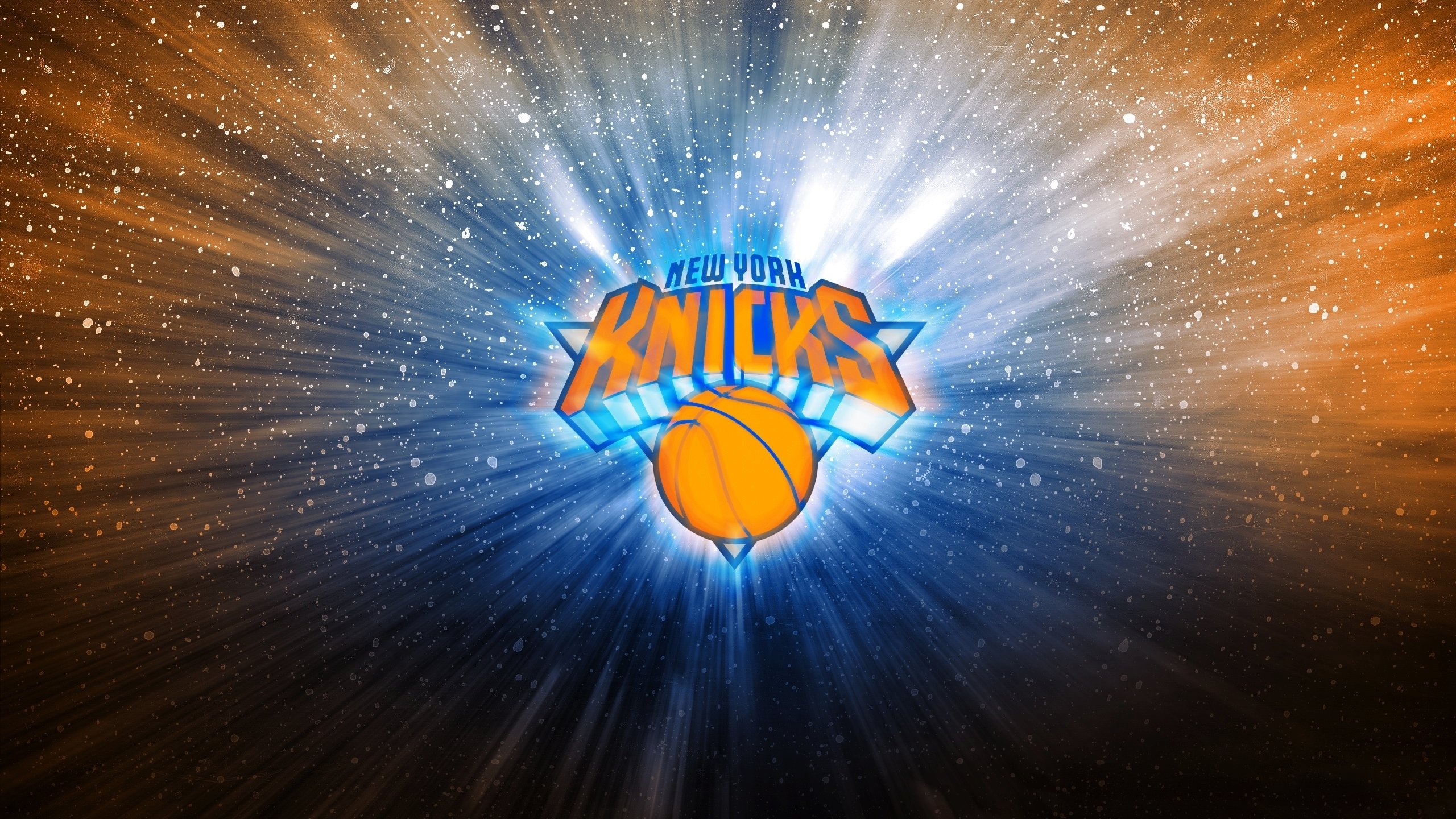 篮球内线在空中接力时摔歪发带，慢镜头看起来像“超英落地失败”